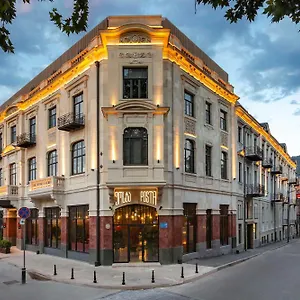 5* Otel Radisson Red